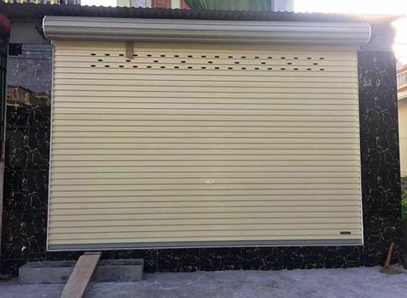 Nhà-cấp-4-sử-dụng-cửa-cuốn